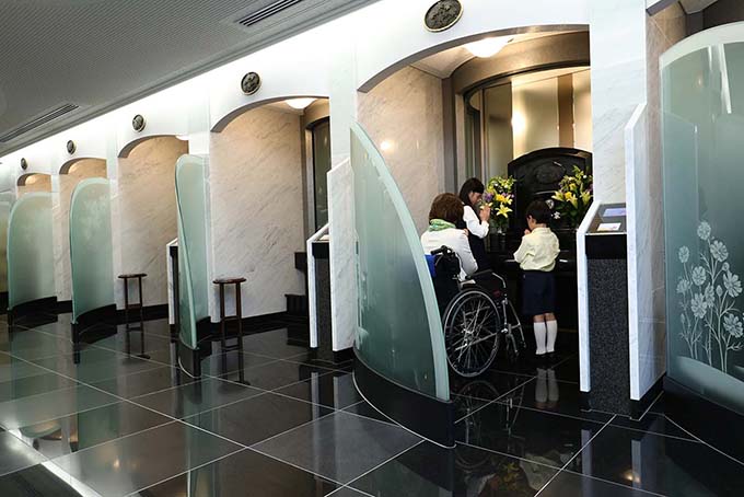 赤坂一ツ木陵苑のように、東京都内には永代供養付の納骨堂が多くある。