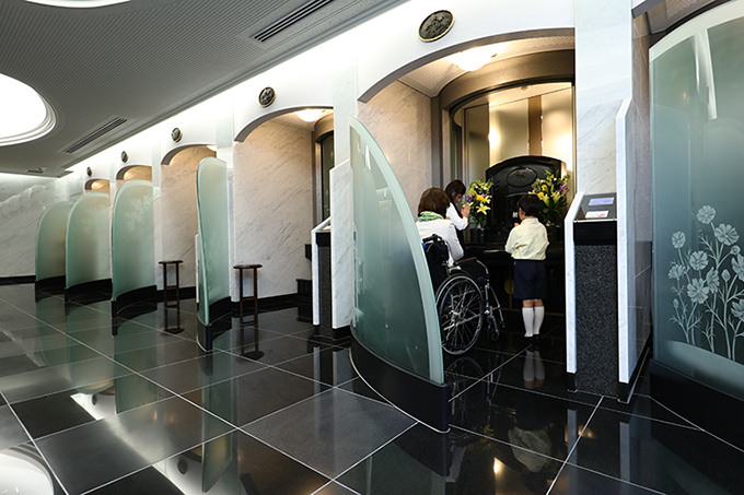 東京都港区赤坂にある納骨堂「威徳寺赤坂一ツ木陵苑」は永代供養付き。