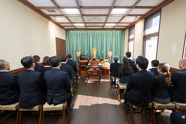 赤坂一ツ木陵苑や大須陵苑には経営主体と宗派が異なるお寺でも法事ができるように別途法要室を設けています